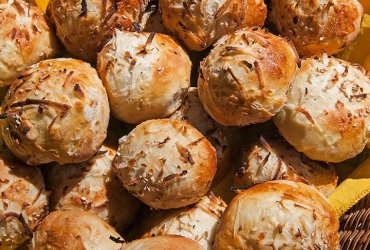 Coconut bread with sesame